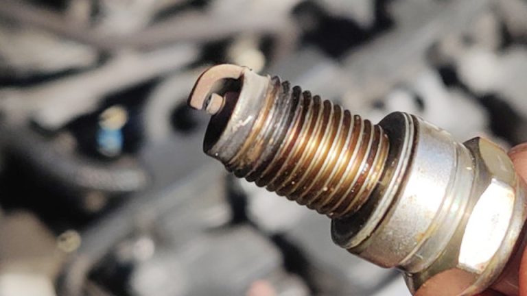 How to Know If My Car Needs Spark Plugs?