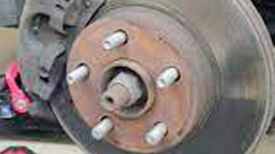 How to Loosen Brake Pads on a Car